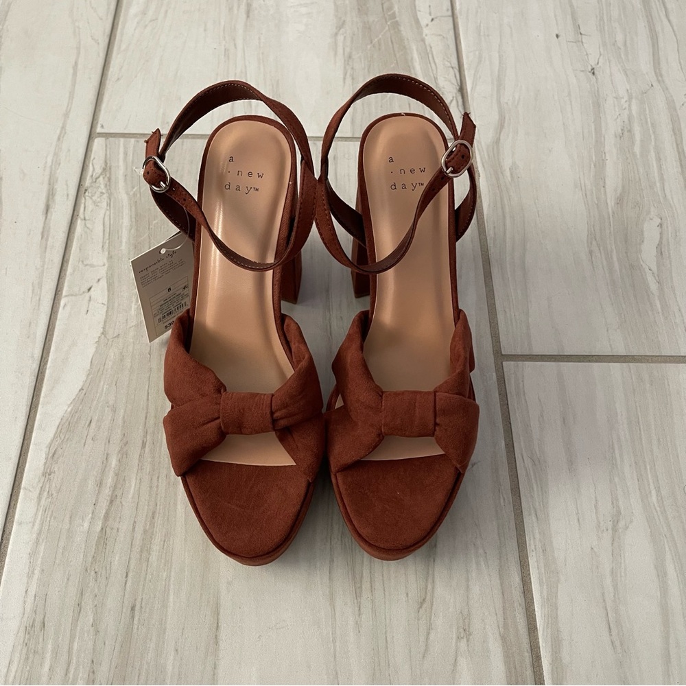 🤎NWT Platform Suede Heels🤎 - Picture 2 of 6